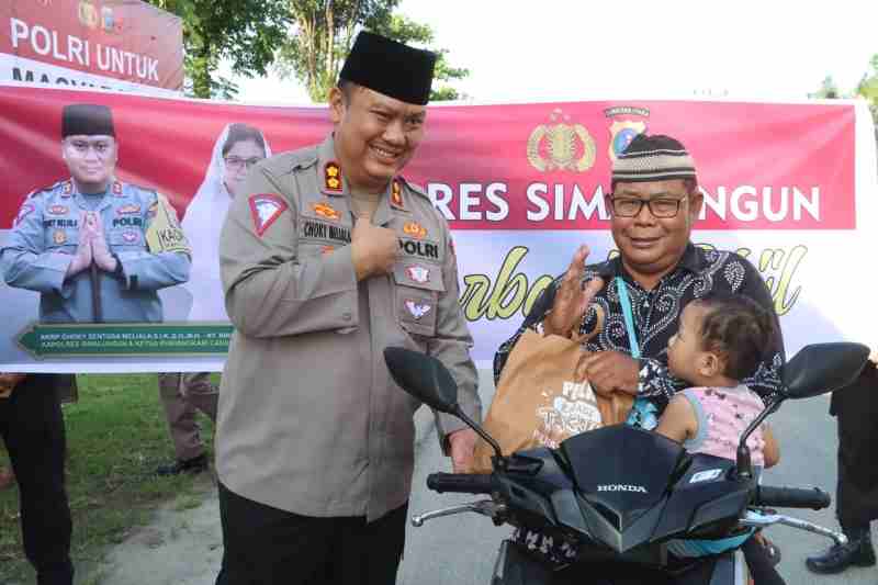 Kapolres Simalungun Gelar Pembagian Takjil Gratis kepada Masyarakat Simalungun Kapolres Simalungun Gelar Pembagian Takjil Gratis kepada Masyarakat Simalungun