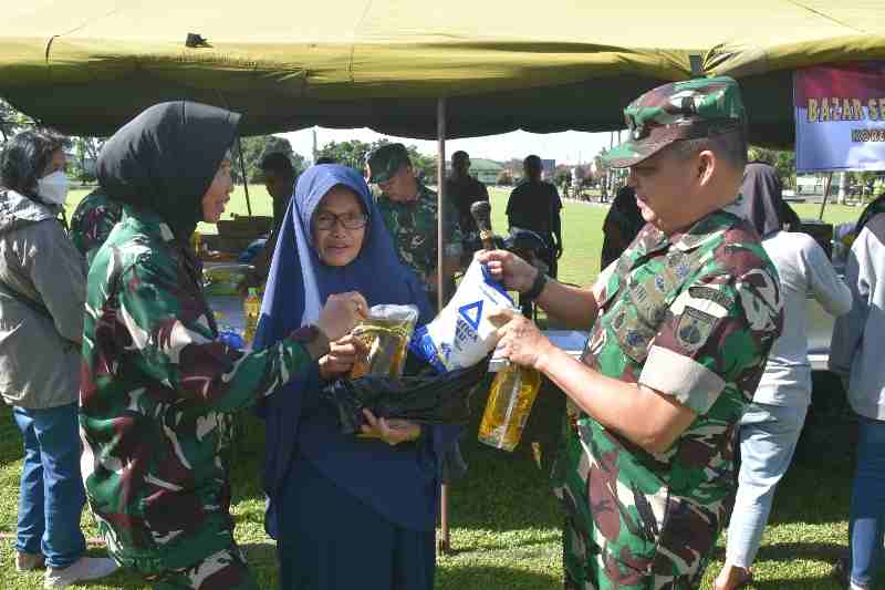 Bazar Sembako Murah Korem 071/Wijayakusuma, Ringankan Kebutuhan Pokok Masyarakat Bazar Sembako Murah Korem 071/Wijayakusuma, Ringankan Kebutuhan Pokok Masyarakat