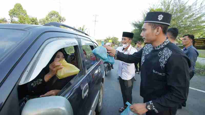 Sat Intel Polres Sergai Bagikan 120 Takjil Gratis, Ajak Masyarakat Jaga Keamanan Selama Ramadhan Sat Intel Polres Sergai Bagikan 120 Takjil Gratis, Ajak Masyarakat Jaga Keamanan Selama Ramadhan