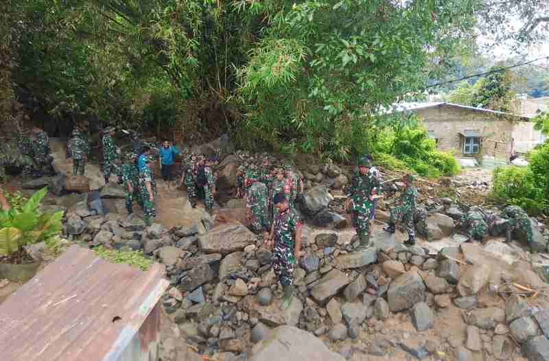 Korem 022/PT, Kodim 0207 dan Forkopimda Simalungun Sigap Bantu Evakuasi dan Normalisasi Banjir Korem 022/PT, Kodim 0207 dan Forkopimda Simalungun Sigap Bantu Evakuasi dan Normalisasi Banjir