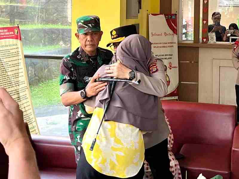 Danrem 043/Gatam Kunjungi Rumah Sakit Bayangkara, Temui Keluarga Korban Kasus Penembakan Danrem 043/Gatam Kunjungi Rumah Sakit Bayangkara, Temui Keluarga Korban Kasus Penembakan