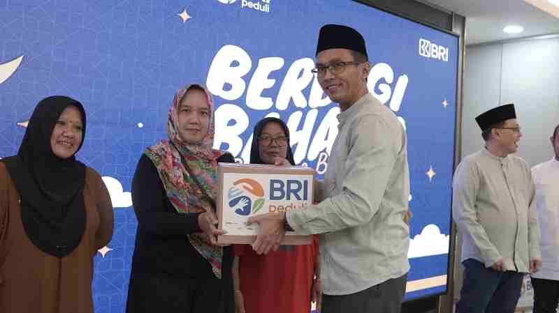 Program Berbagi Bahagia Bersama BRI Group, RO Bandar Lampung Salurkan 1.680 Paket Sembako ke Warga Sekitar Program Berbagi Bahagia Bersama BRI Group, RO Bandar Lampung Salurkan 1.680 Paket Sembako ke Warga Sekitar