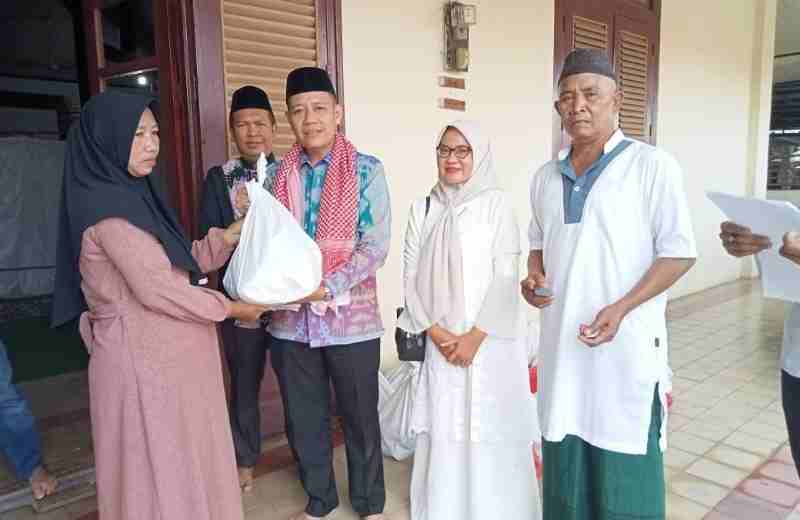 Keluarga Besar Anuar Budi Baik Mempererat Silaturrahmi Memberikan Bantuan Shodaqoh Keluarga Besar Anuar Budi Baik Mempererat Silaturrahmi Memberikan Bantuan Shodaqoh