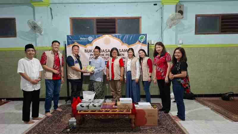 Rotary Club of Semarang Bimasena Gelar Buka Puasa Bersama di Pondok Pesantren Roudhotus Sholihin Rotary Club of Semarang Bimasena Gelar Buka Puasa Bersama di Pondok Pesantren Roudhotus Sholihin