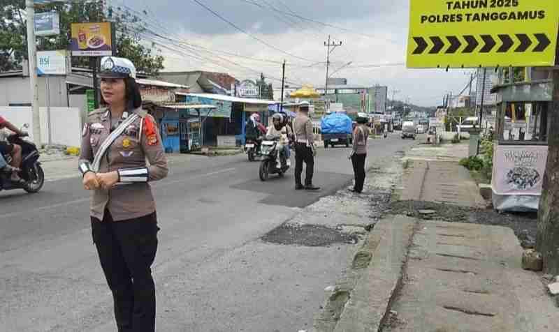 Kasat Lantas Polres Tanggamus Tinjau Pos Pelayanan, Pengaturan Lalu Lintas dan Imbauan kepada Pemudik Kasat Lantas Polres Tanggamus Tinjau Pos Pelayanan, Pengaturan Lalu Lintas dan Imbauan kepada Pemudik