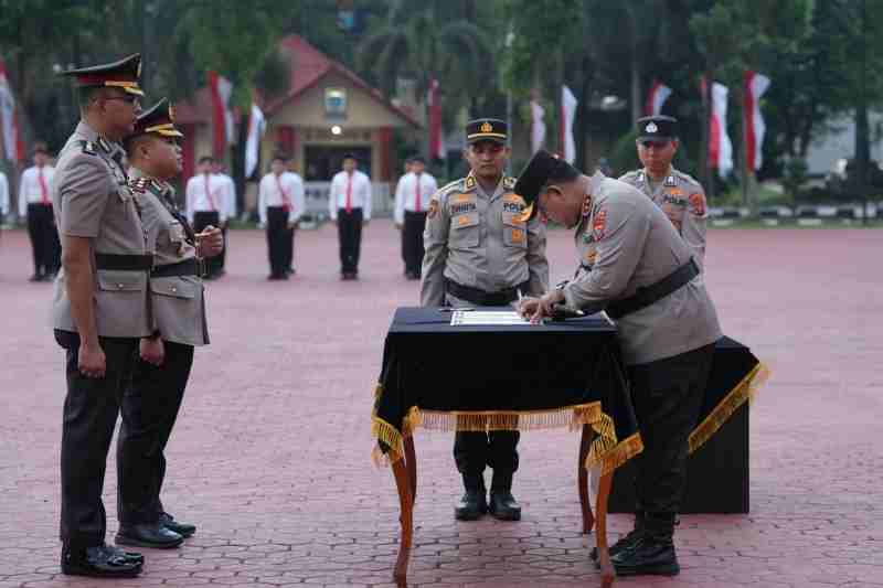 Kapolda Sumut Gelar Sertijab Pejabat Utama dan Kapolres: Wajah Baru, Semangat Baru untuk Pengabdian Terbaik Kapolda Sumut Gelar Sertijab Pejabat Utama dan Kapolres: Wajah Baru, Semangat Baru untuk Pengabdian Terbaik