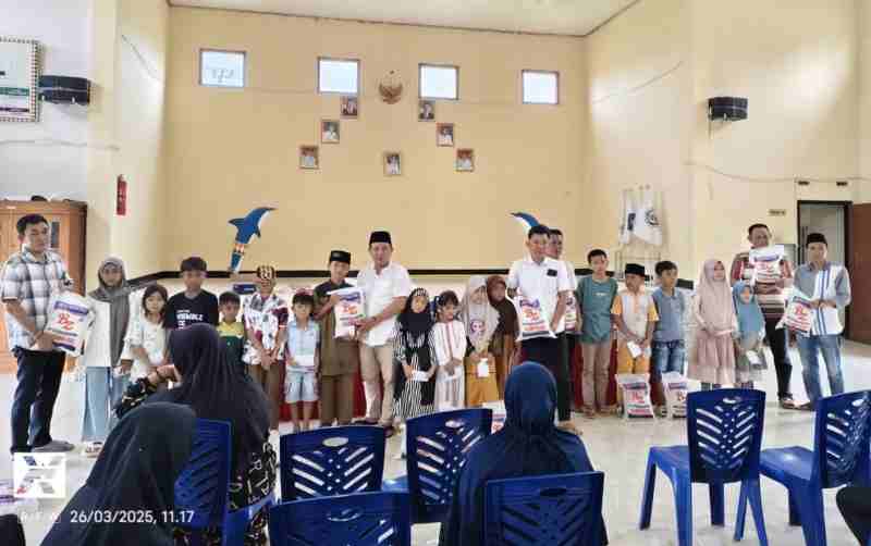 Pekon Balak M Basir Memberikan Santunan kepada 28 Anak Yatim Piatu Menjelang Hari Raya Pekon Balak M Basir Memberikan Santunan kepada 28 Anak Yatim Piatu Menjelang Hari Raya