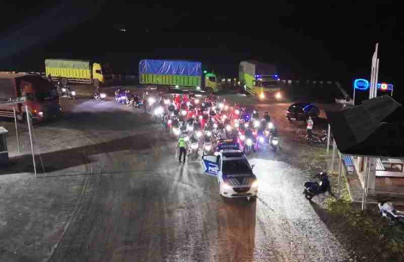 Cara Polisi Layani Pemudik Motor, Kawal Hingga Perbatasan Jamin Keamanan Cara Polisi Layani Pemudik Motor, Kawal Hingga Perbatasan Jamin Keamanan