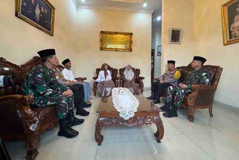 Kapolri Berikan Penghargaan Rekpro Bintara ke Daffa, Sepupu Almarhum Briptu Ghalib Kapolri Berikan Penghargaan Rekpro Bintara ke Daffa, Sepupu Almarhum Briptu Ghalib