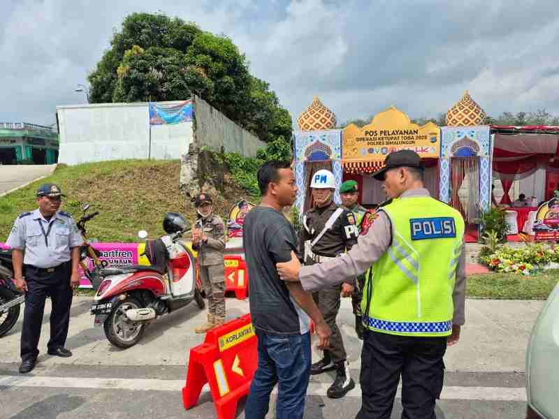 Ops Ketupat Toba 2025 Polres Simalungun Laksanakan Tes Urine, di Pos Pelayanan Tol Sinaksak Ops Ketupat Toba 2025 Polres Simalungun Laksanakan Tes Urine, di Pos Pelayanan Tol Sinaksak