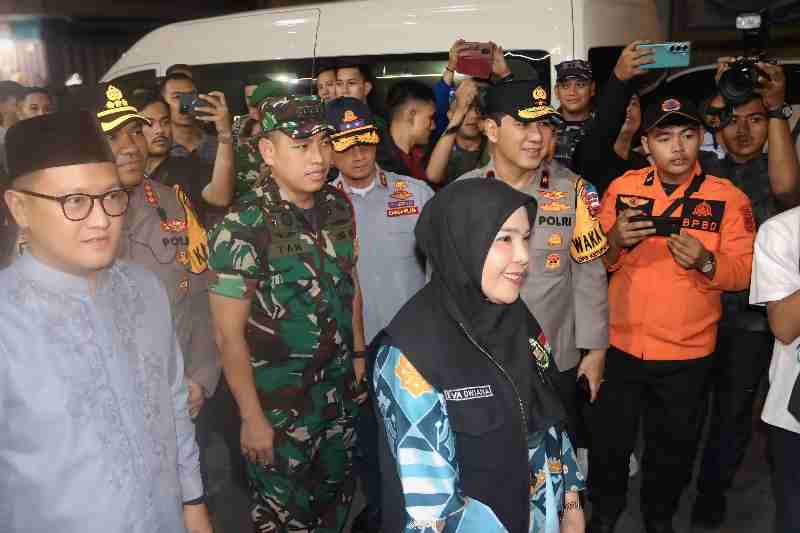 Sinergi TNI-Polri dan Forkopimda Kawal Malam Takbir Idul Fitri dalam Operasi Ketupat Krakatau 2025 Sinergi TNI-Polri dan Forkopimda Kawal Malam Takbir Idul Fitri dalam Operasi Ketupat Krakatau 2025