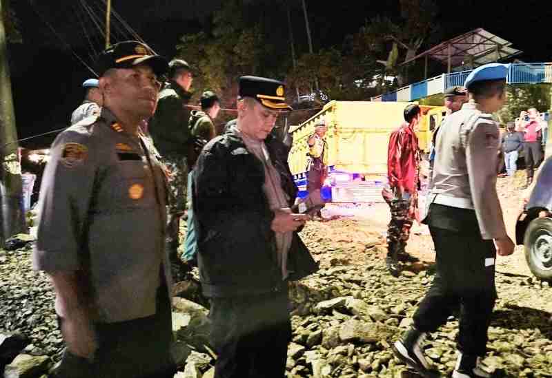 Polres Simalungun Berjibaku Evakuasi Material Longsor Dan Banjir Di Huta Soalan Polres Simalungun Berjibaku Evakuasi Material Longsor Dan Banjir Di Huta Soalan