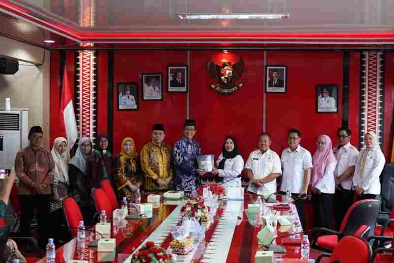 UIN RIL Salurkan 823 Paket Bantuan untuk Korban Banjir Bandar Lampung UIN RIL Salurkan 823 Paket Bantuan untuk Korban Banjir Bandar Lampung