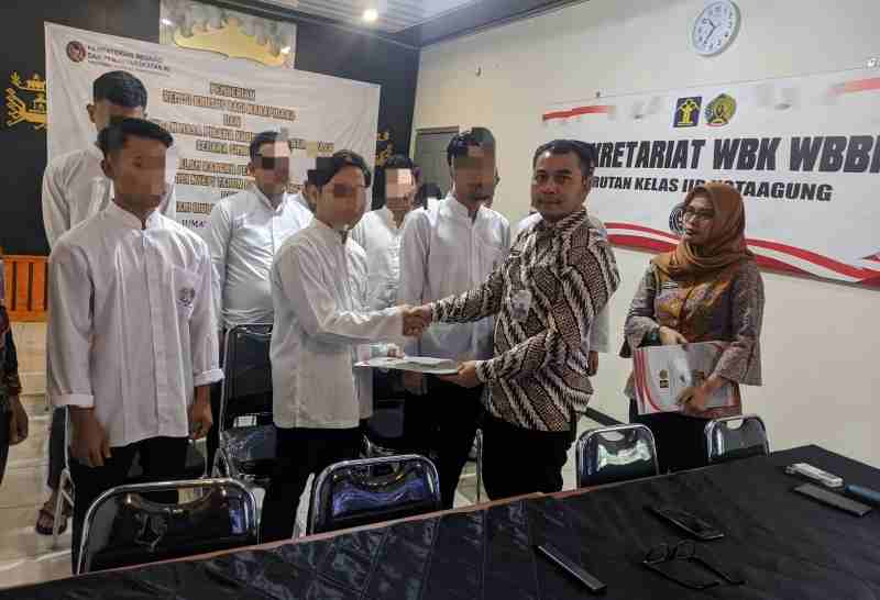 164 Warga Binaan Rutan Kelas IIB Kota Agung Terima Remisi Idul Fitri 2025 164 Warga Binaan Rutan Kelas IIB Kota Agung Terima Remisi Idul Fitri 2025