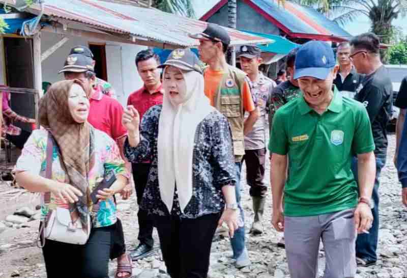 Wakil Bupati Kaur Tinjau Lokasi Pasca Banjir Pagulir Wakil Bupati Kaur Tinjau Lokasi Pasca Banjir Pagulir