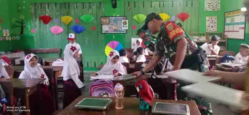 Koramil 410-02/TBS dan Yayasan Garuda Dwipantara Raya SPPG Berikan Makanan Bergizi Gratis untuk Pelajar Koramil 410-02/TBS dan Yayasan Garuda Dwipantara Raya SPPG Berikan Makanan Bergizi Gratis untuk Pelajar