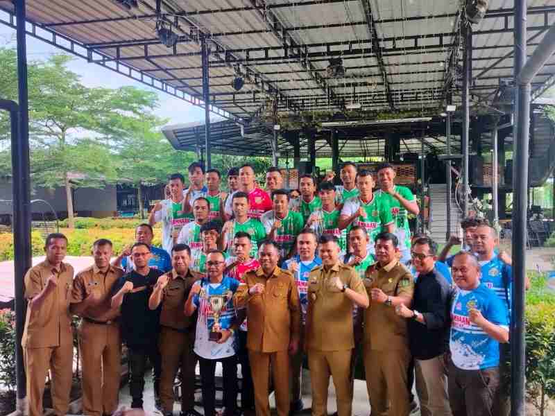 Halal Bihalal Bupati H. Darma Apresiasi PS Pemkab Sergai Ukir Sejarah di Inalum Cup 2025, Manejer Darmawan: Semangat Kami Lebih Besar Halal Bihalal Bupati H. Darma Apresiasi PS Pemkab Sergai Ukir Sejarah di Inalum Cup 2025, Manejer Darmawan: Semangat Kami Lebih Besar