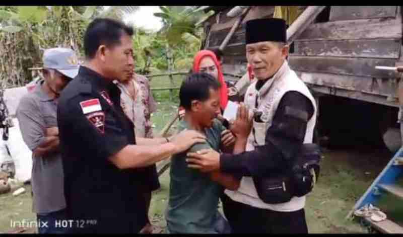 Bentuk Kepedulian Sosial, LSM Peduli Hukum bersama GRIB Jaya Pesawaran Kunjungan ke Kediaman Pak Budi Bentuk Kepedulian Sosial, LSM Peduli Hukum bersama GRIB Jaya Pesawaran Kunjungan ke Kediaman Pak Budi