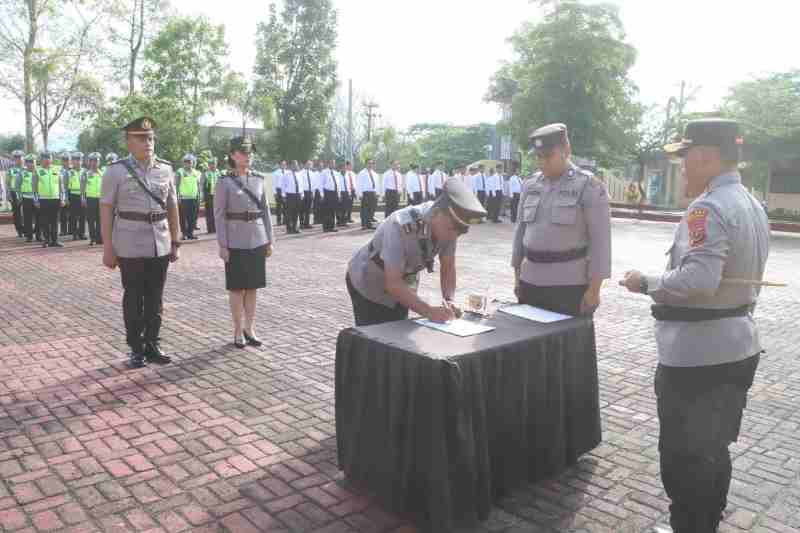 Kapolres Simalungun Pimpin Sertijab Kasat Lantas dan Kapolsek Sidamanik Kapolres Simalungun Pimpin Sertijab Kasat Lantas dan Kapolsek Sidamanik