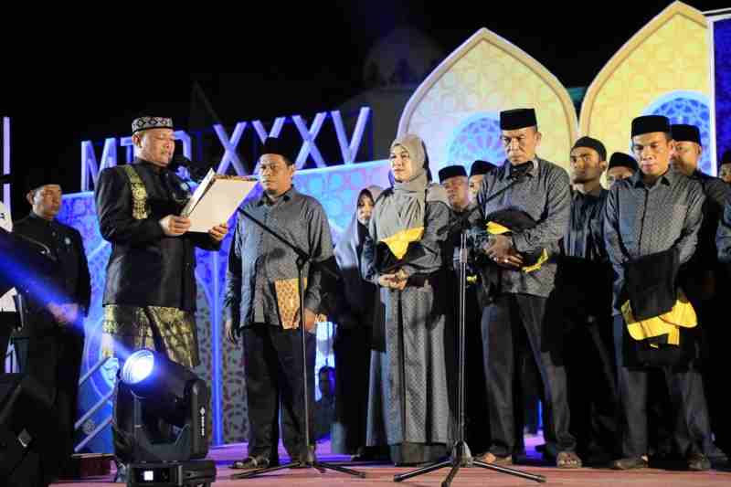 Ribuan Warga Penuhi Lapangan Landing, Semarakkan Pembukaan MTQ ke-35 Aceh Utara Ribuan Warga Penuhi Lapangan Landing, Semarakkan Pembukaan MTQ ke-35 Aceh Utara