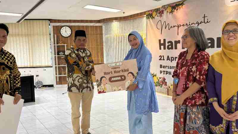 Hari Kartini di PTPN I Reg.7 “Kesetaraan Gagasan, Akses Pendidikan, dan Peluang Kerja” Hari Kartini di PTPN I Reg.7 “Kesetaraan Gagasan, Akses Pendidikan, dan Peluang Kerja”