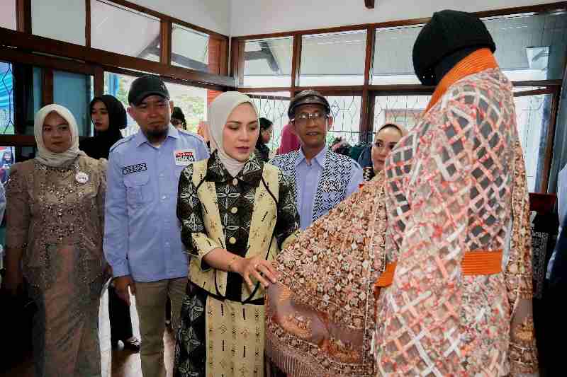 Resmikan Galeri dan Kafe Ruang UMKM, Purnama Wulan Sari Ajak Perempuan UMKM Jadi Inspirasi di Hari Kartini Resmikan Galeri dan Kafe Ruang UMKM, Purnama Wulan Sari Ajak Perempuan UMKM Jadi Inspirasi di Hari Kartini