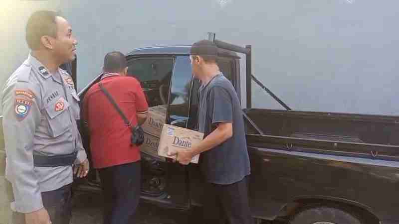 Warga Binaan Meninggal Dunia, Bhabinkamtibmas Aktif Berikan Bantuan Air Mineral Warga Binaan Meninggal Dunia, Bhabinkamtibmas Aktif Berikan Bantuan Air Mineral