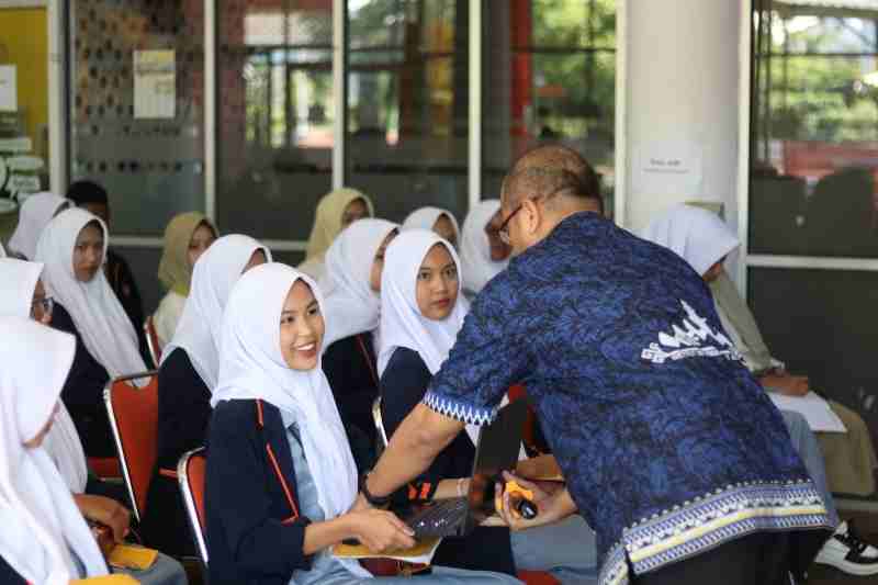 Terkesima! Puluhan Siswa SMK Dibongkar Rahasia Dunia VR dan Digital Forensik di IIB Darmajaya! Terkesima! Puluhan Siswa SMK Dibongkar Rahasia Dunia VR dan Digital Forensik di IIB Darmajaya!