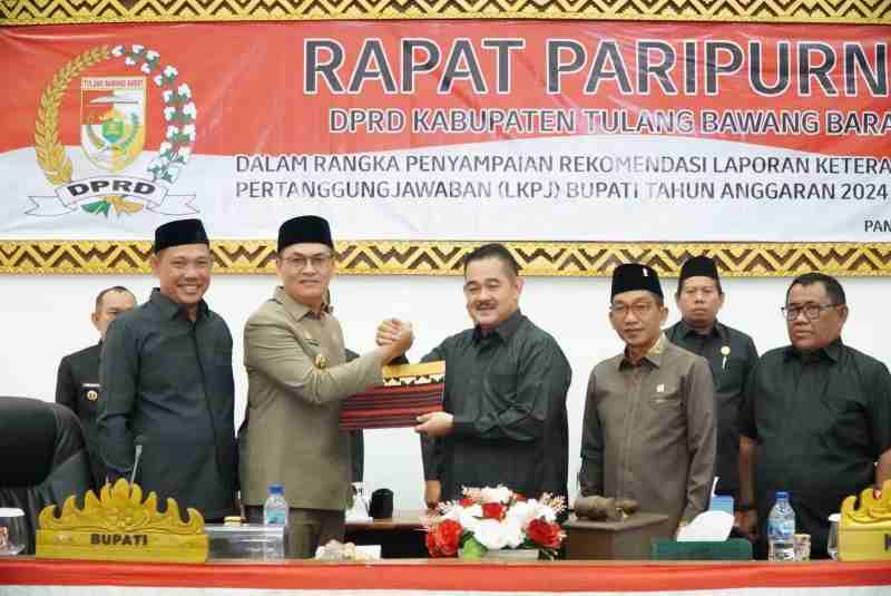 Bupati Tubaba Sampaikan Rekomendasi LKPJ TA 2024 Pada Rapat Paripurna DPRD Bupati Tubaba Sampaikan Rekomendasi LKPJ TA 2024 Pada Rapat Paripurna DPRD