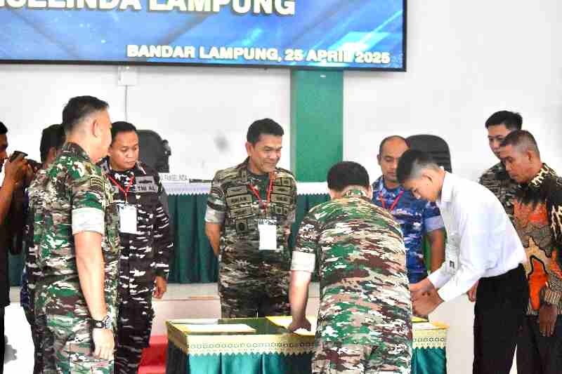 Danrem 043/Gatam Pimpin Penandatanganan Pakta Integritas Calon Taruna Akademi TNI 2025 Danrem 043/Gatam Pimpin Penandatanganan Pakta Integritas Calon Taruna Akademi TNI 2025