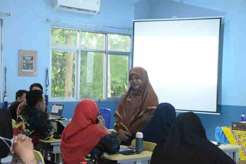 Gawat! Dunia Maya Bikin Murid Hidup Ganda, Dosen Darmajaya Bongkar Ancaman Siber di Sekolah! Gawat! Dunia Maya Bikin Murid Hidup Ganda, Dosen Darmajaya Bongkar Ancaman Siber di Sekolah!