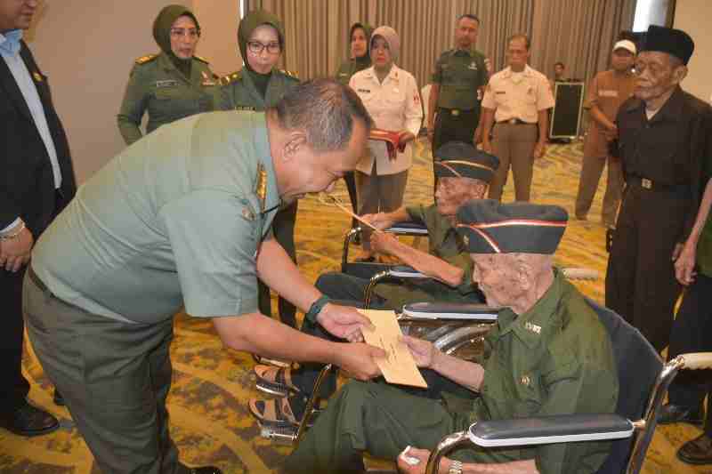 Merajut Silaturahmi, Menjaga Persatuan dan Menghargai Perjuangan Para Veteran Merajut Silaturahmi, Menjaga Persatuan dan Menghargai Perjuangan Para Veteran