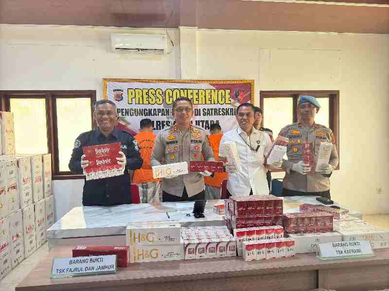 Polisi Ungkap Peredaran Rokok Ilegal, 3 Tersangka Ditangkap, Salah Satunya Warga Aceh Timur Polisi Ungkap Peredaran Rokok Ilegal, 3 Tersangka Ditangkap, Salah Satunya Warga Aceh Timur