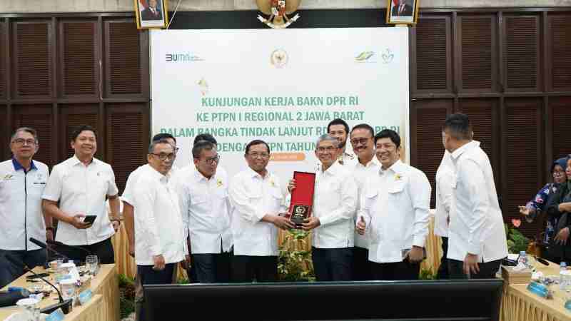 BAKN DPR RI dan PTPN I Hijaukan Puncak Bogor Melalui Program Tanam Sejuta Pohon BAKN DPR RI dan PTPN I Hijaukan Puncak Bogor Melalui Program Tanam Sejuta Pohon