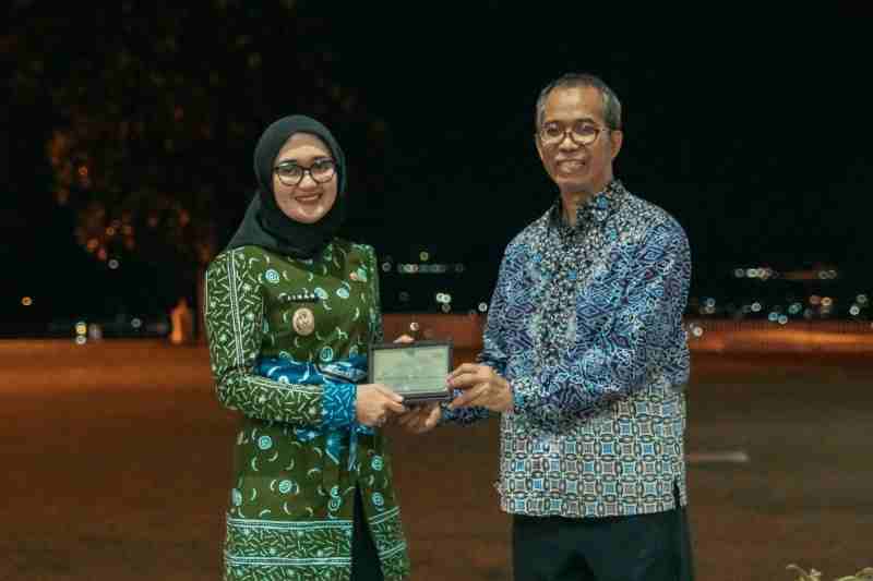 Pemprov Lampung Gelar Jamuan Makan Malam Bersama Para Dosen dan Guru Besar ITB dan Itera Pemprov Lampung Gelar Jamuan Makan Malam Bersama Para Dosen dan Guru Besar ITB dan Itera