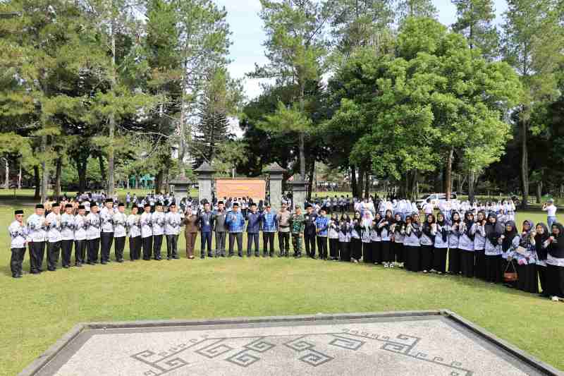 Parosil Mabsus Berikan Sangsi Kepada Lima Kepala Sekolah Indisipliner Parosil Mabsus Berikan Sangsi Kepada Lima Kepala Sekolah Indisipliner