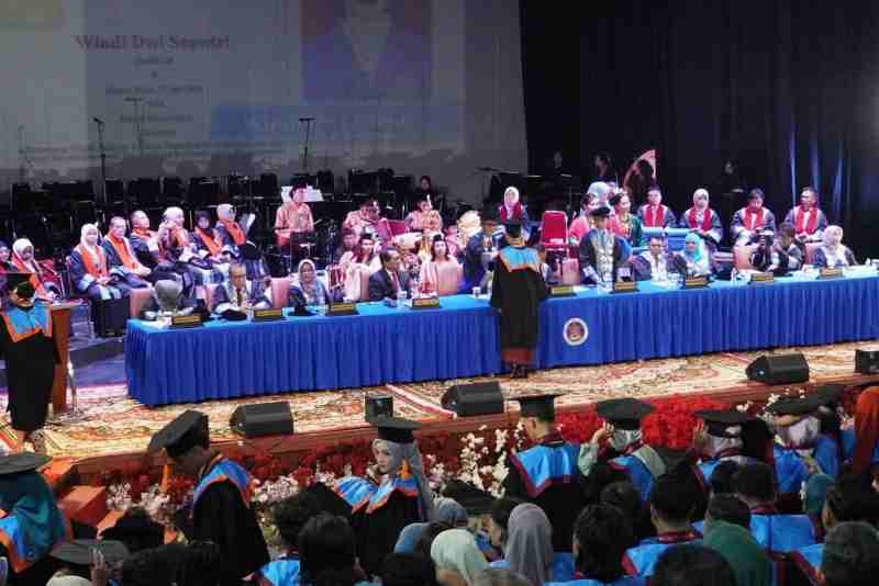 196 Mahasiswa Institut Seni Indonesia (ISI) Resmi Diwisuda 196 Mahasiswa Institut Seni Indonesia (ISI) Resmi Diwisuda