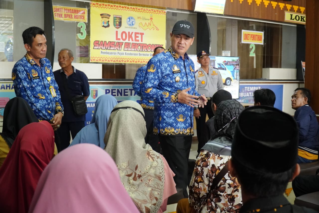 Novriwan Jaya Tinjau Program Pemutihan Kendaraan Bermotor di Samsat Tubaba Novriwan Jaya Tinjau Program Pemutihan Kendaraan Bermotor di Samsat Tubaba