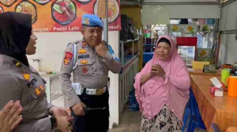 Polri Sampaikan Permintaan Maaf dan Jalin Komunikasi Humanis ke Warga Terdampak Unjuk Rasa Polri Sampaikan Permintaan Maaf dan Jalin Komunikasi Humanis ke Warga Terdampak Unjuk Rasa