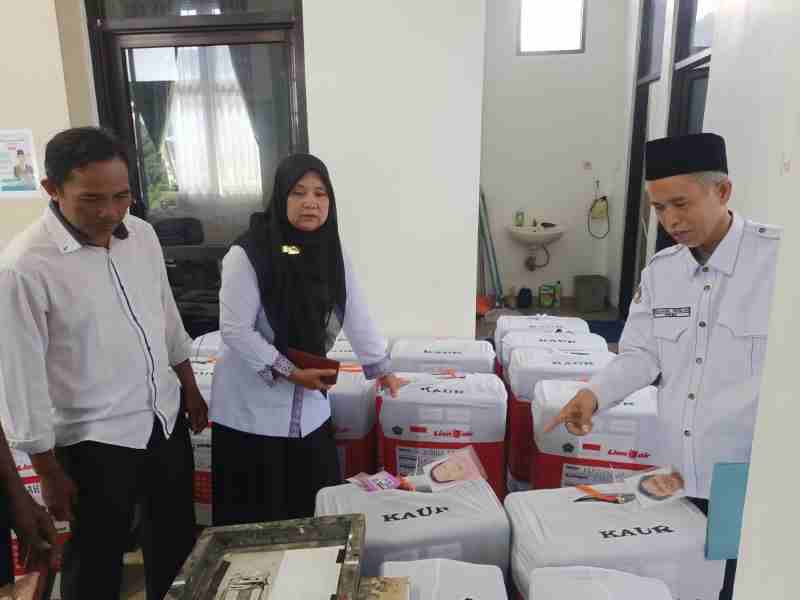 Bupati Gusril Pausi Lepas 100 Jemaah Haji Kaur Bupati Gusril Pausi Lepas 100 Jemaah Haji Kaur