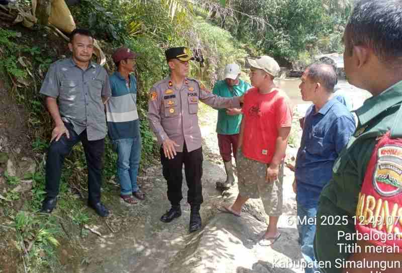 Kapolsek Tanah Jawa Hentikan Operasi Galian C Ilegal di Nagori Marubun Jaya Kapolsek Tanah Jawa Hentikan Operasi Galian C Ilegal di Nagori Marubun Jaya