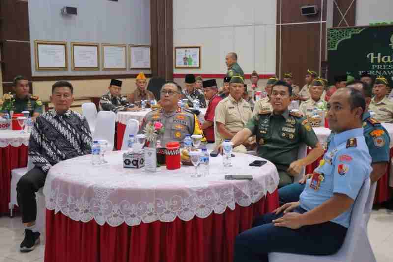 Kapolda Lampung Hadiri Halal Bihalal Presiden RI Dengan Purnawirawan TNI-Polri Kapolda Lampung Hadiri Halal Bihalal Presiden RI Dengan Purnawirawan TNI-Polri