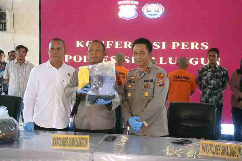 Kapolres Gelar Konferensi Pers Pengungkapan Kasus Pencabulan Anak di Bawah Umur Kapolres Gelar Konferensi Pers Pengungkapan Kasus Pencabulan Anak di Bawah Umur