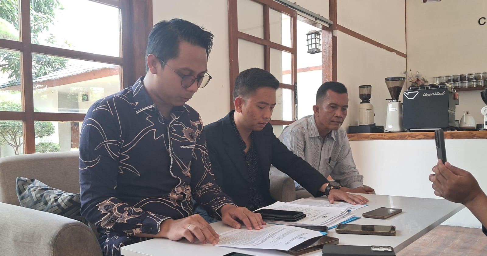 Laporan Masyarakat Mandek Dua Tahun, Kuasa Hukum Muhidin MS Desak Polda Lampung Bertindak Tegas Laporan Masyarakat Mandek Dua Tahun, Kuasa Hukum Muhidin MS Desak Polda Lampung Bertindak Tegas