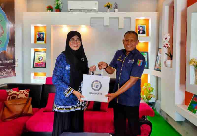 IIB Darmajaya dan SMKN 1 Seputih Surabaya Jalin Kolaborasi Pendidikan IIB Darmajaya dan SMKN 1 Seputih Surabaya Jalin Kolaborasi Pendidikan