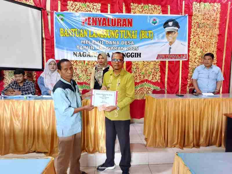 Salurkan BLT DD 2025, Abdi Yusran Beri Pesan Penting Pada Penerima Salurkan BLT DD 2025, Abdi Yusran Beri Pesan Penting Pada Penerima