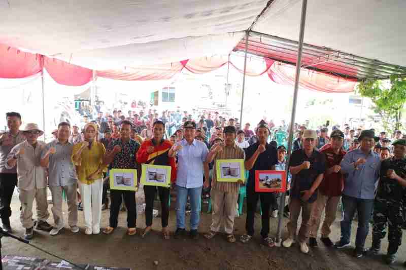 Bupati Lambar Salurkan Bantuan Alat Pertanian Untuk Kelompok Tani di BNS Bupati Lambar Salurkan Bantuan Alat Pertanian Untuk Kelompok Tani di BNS