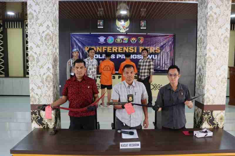 Polres Pringsewu Ungkap Kasus Premanisme Viral, Kabid Humas Imbau Warga Aktif Melapor Polres Pringsewu Ungkap Kasus Premanisme Viral, Kabid Humas Imbau Warga Aktif Melapor