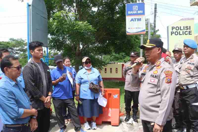 Kapolres Simalungun Terima Massa Aksi Sumut Watch dan Pegawai PDAM Tirta Lihou, Siap Selidiki Dugaan Korupsi Kapolres Simalungun Terima Massa Aksi Sumut Watch dan Pegawai PDAM Tirta Lihou, Siap Selidiki Dugaan Korupsi