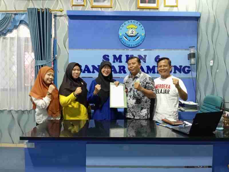 Antusiasme Siswa Meledak! IIB Darmajaya Kenalkan Teknologi VR di SMKN 6 Bandar Lampung Antusiasme Siswa Meledak! IIB Darmajaya Kenalkan Teknologi VR di SMKN 6 Bandar Lampung